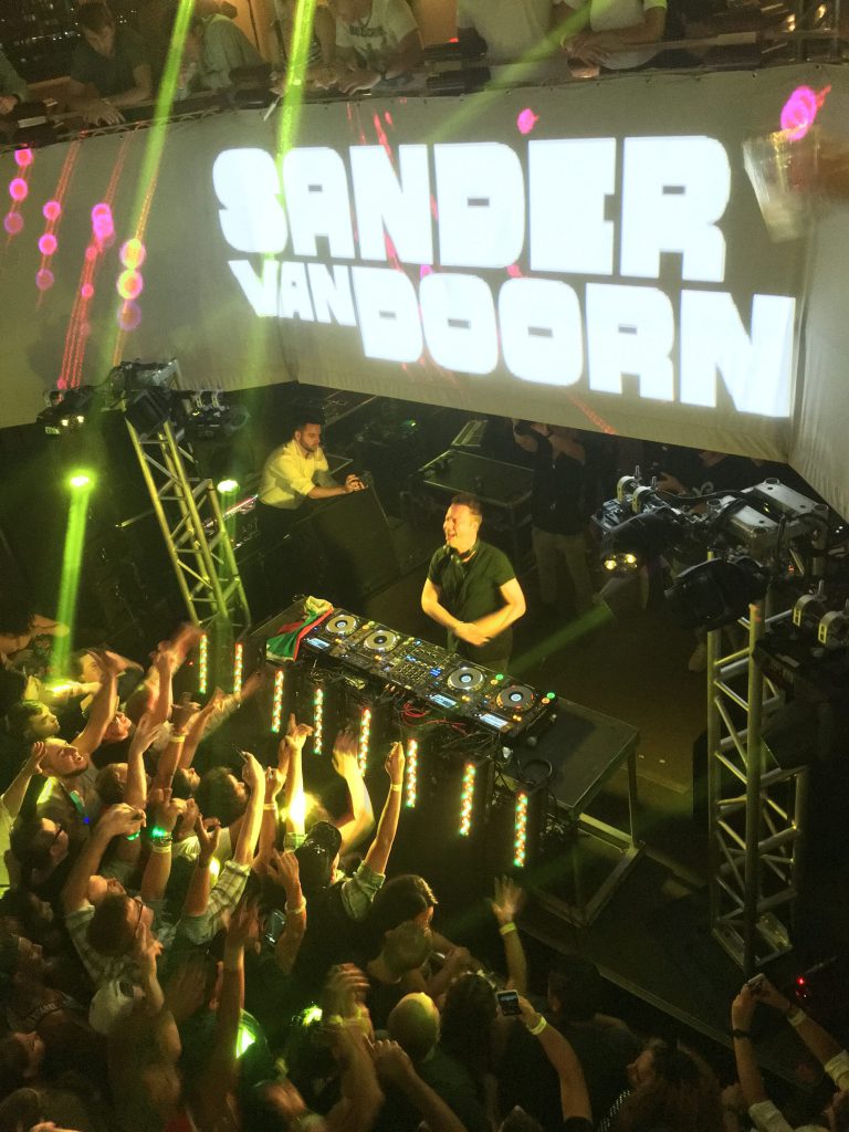 Bounce Boat Sander van Doorn