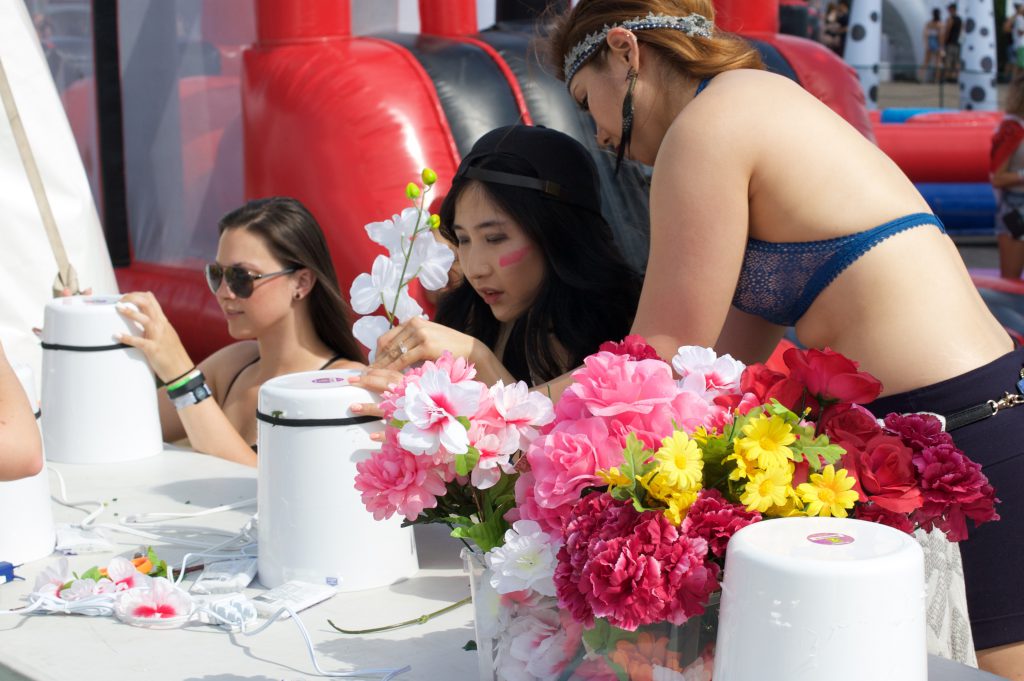 Attendees make flower crowns at Ezzy Lynn's booth