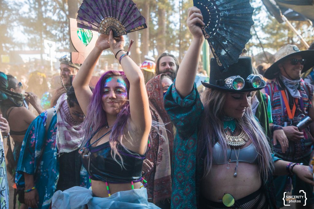 Oregon Eclipse Two Fan Girls