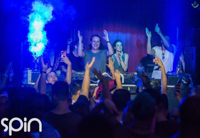 201709_NoXcusesSD_EDX in Booth_SPIN EDX rocking with the crowd at Spin San Diego