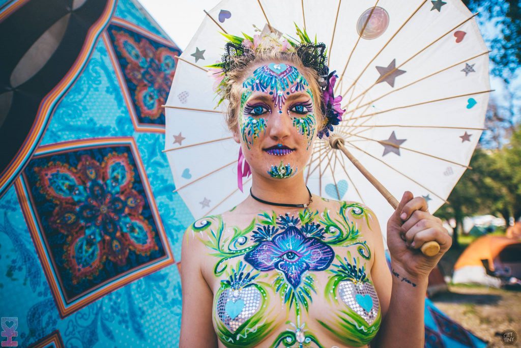 Desert Hearts Festival Fashion: Glitter