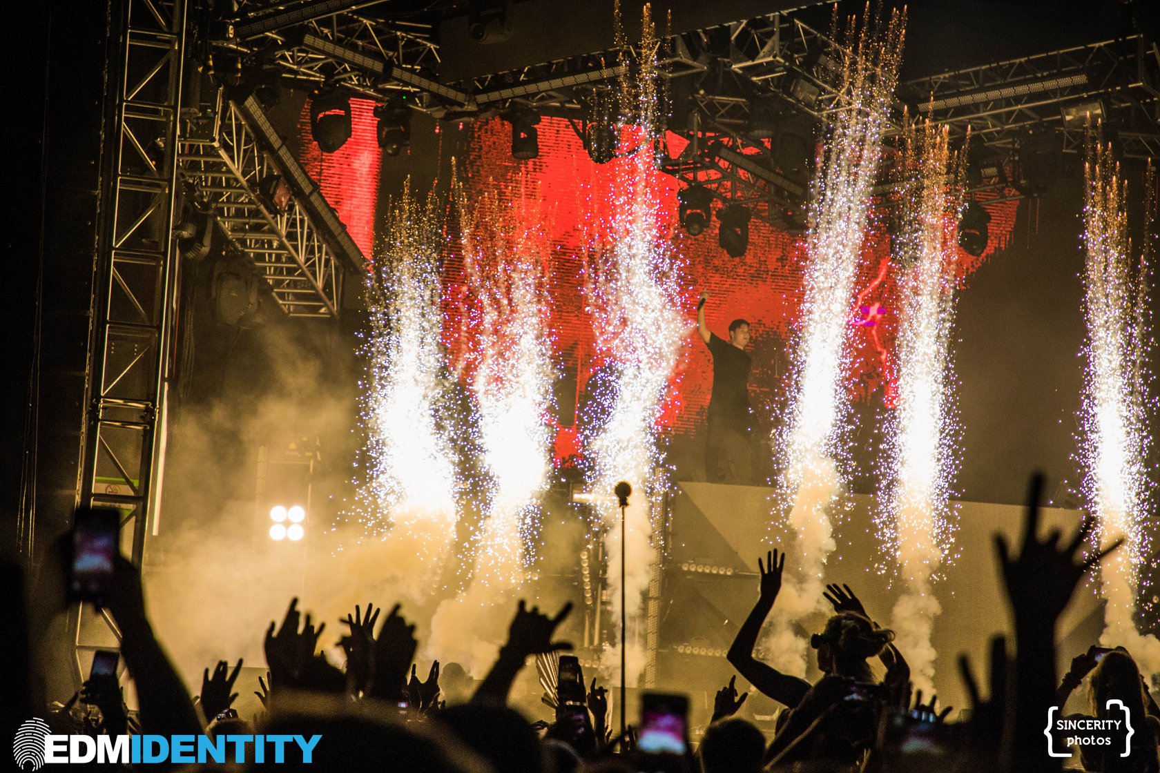 Phoenix Lights Martin Garrix Sparks