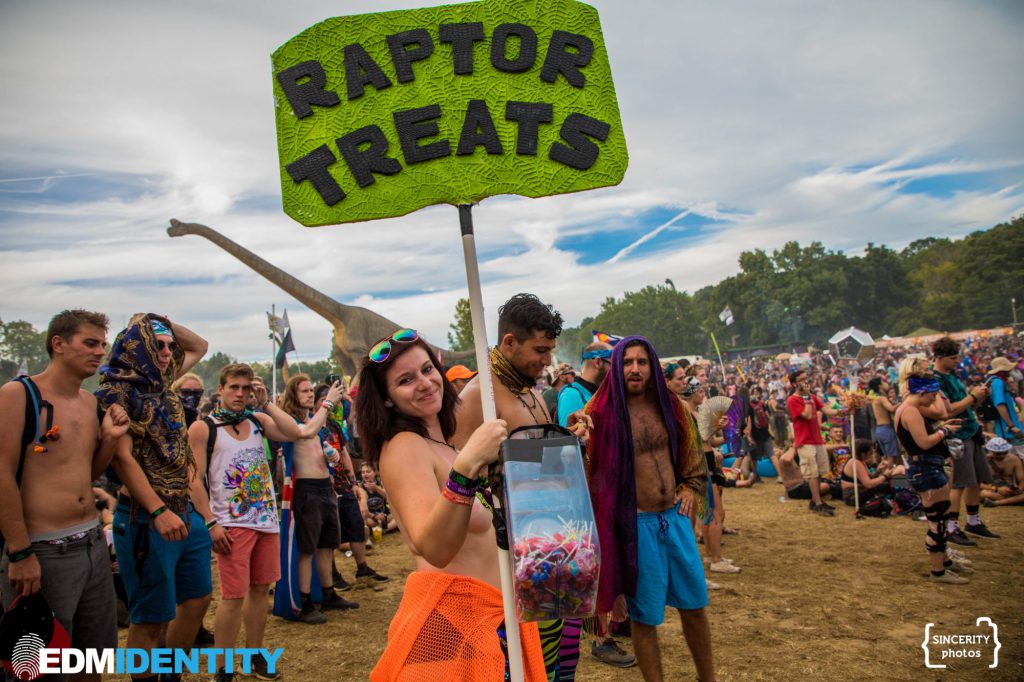 Raptor Treats Lost Lands 2018