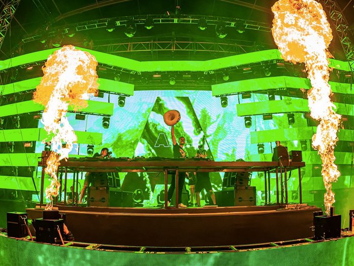 Armin van Buuren with sombrero at ASOT 900 Mexico Armin van Buuren with sombrero at ASOT 900 Mexico