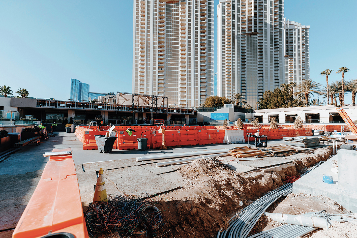 ✓ Wet Republic Ultra Pool