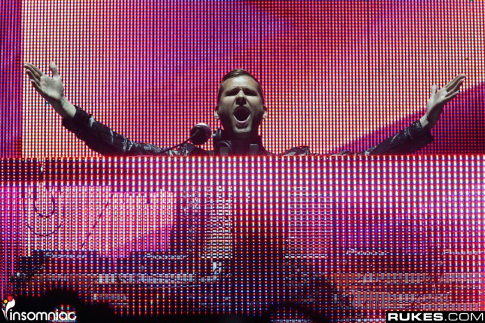 Kaskade at EDC Los Angeles 2010 Kaskade at EDC Los Angeles 2010