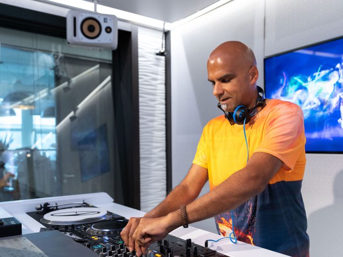 Sunlounger - Roger Shah - ASOT 2021 Guest Spot Sunlounger - Roger Shah - ASOT 2021 Guest Spot