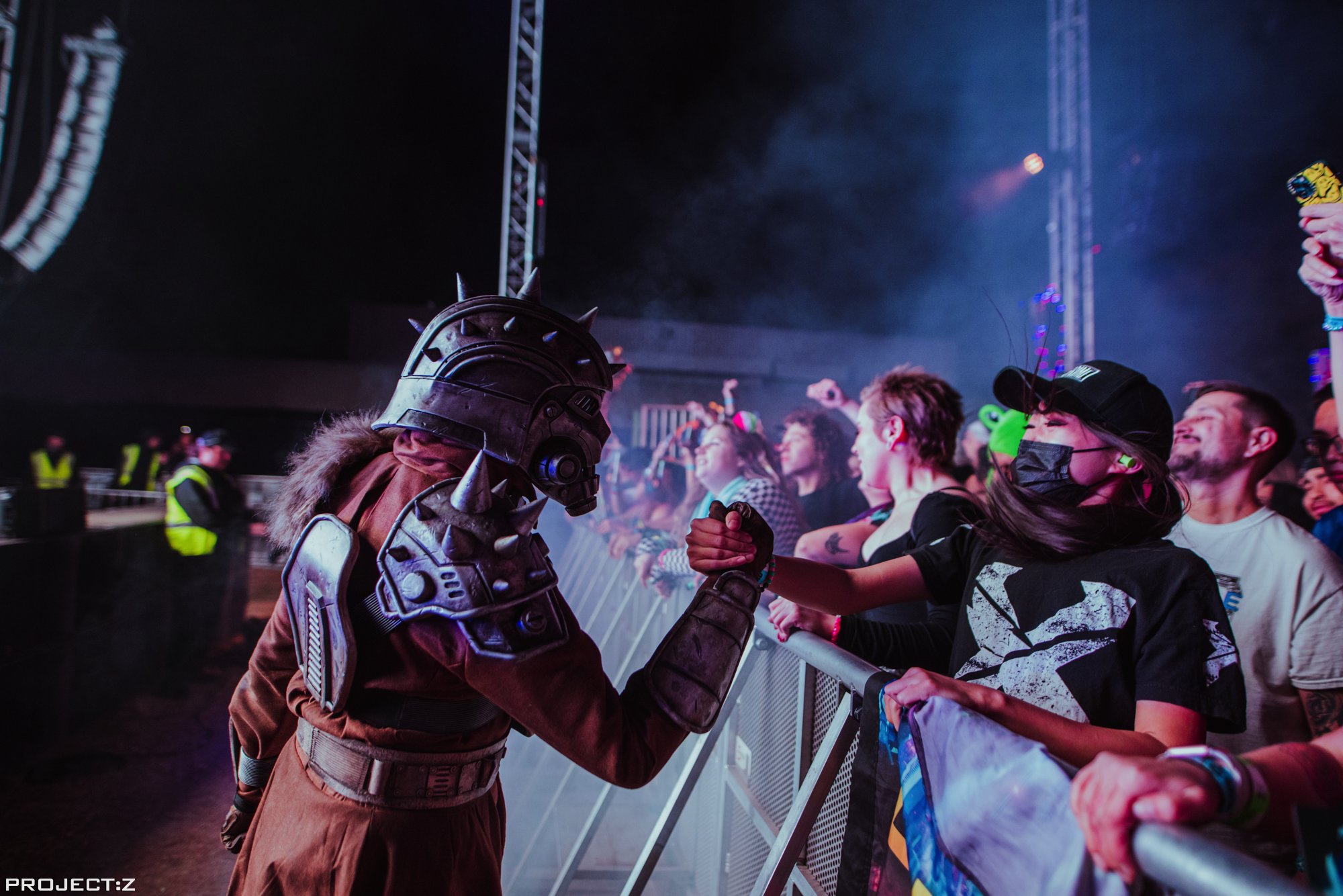 Performer and fan interact at Project z 2021