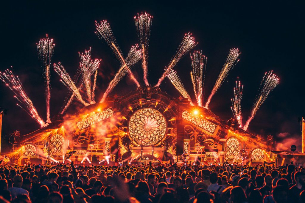 FISHER brings favorite house hits to the Mainstage at Tomorrowland 2022