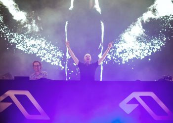 Above & Beyond Group Therapy 500 Los Angeles