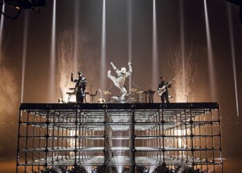 AREA21 Live On Planet Earth