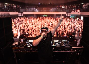 J. Slai live at Exchange LA.