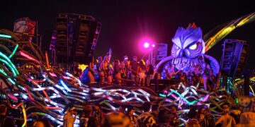 EDC Las Vegas 2022 Parliament Art Car