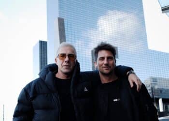 Pan-Pot standing skyscraper