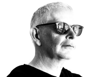 Riigs black and white