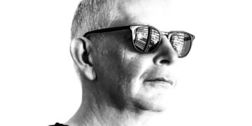 Riigs black and white