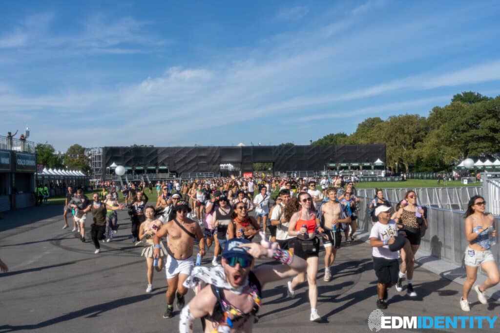 Fans running toward the EZoo’s main stage for Matroda’s 4:45 p.m. performance.