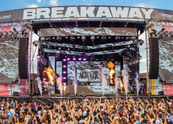 ACRAZE performing at Breakaway Ohio Main Stage 2023
