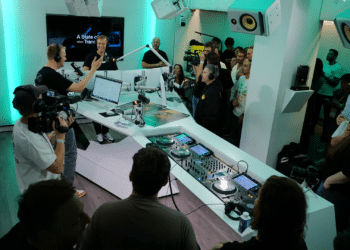 A State of Trance Episode 1195 - 10 hour ADE Special 05-26-41