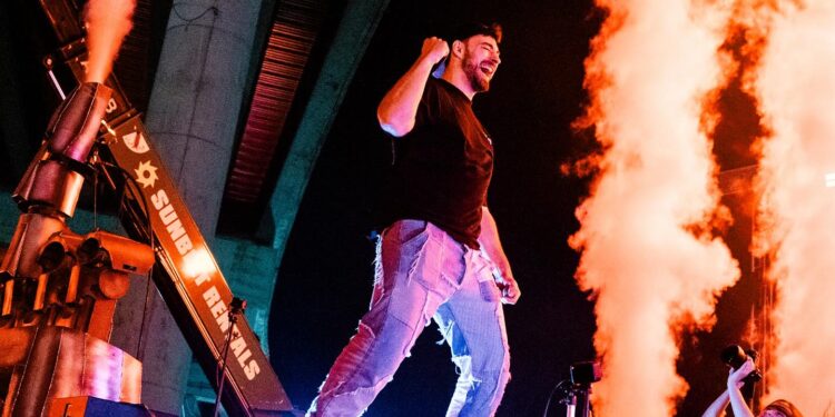 Crankdat performing under the K Bridge on October 5