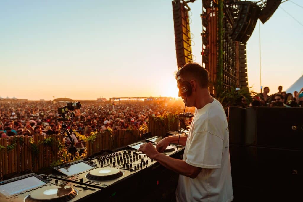 Kaskade Sun Soaked 2025