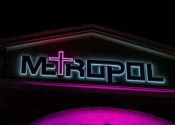 Two Injured After Chandelier Arm Falls from Ceiling of Berlin Club Metropol
