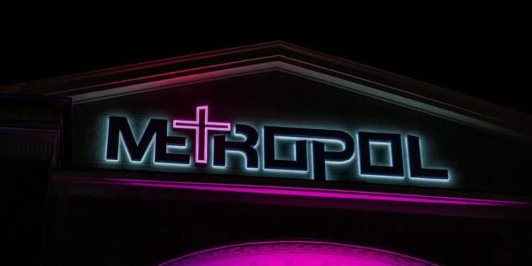 Two Injured After Chandelier Arm Falls from Ceiling of Berlin Club Metropol