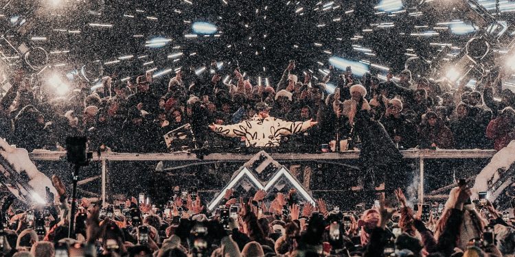 Experts Only Weekender 2025