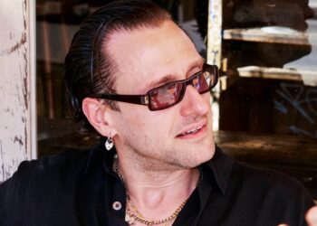 Curses Presents Tuttro Vetro