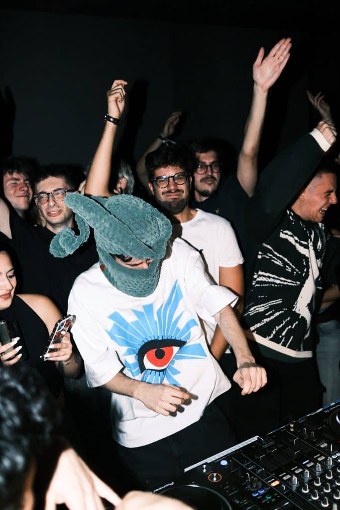 camoufly Press Photo