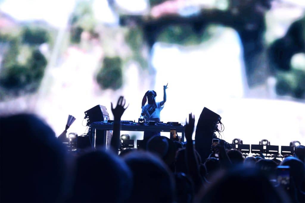 camoufly Press Photo